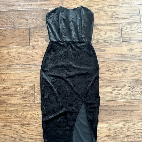 ✨ Black Velvet Strapless Dress ✨ - Picture 1 of 6